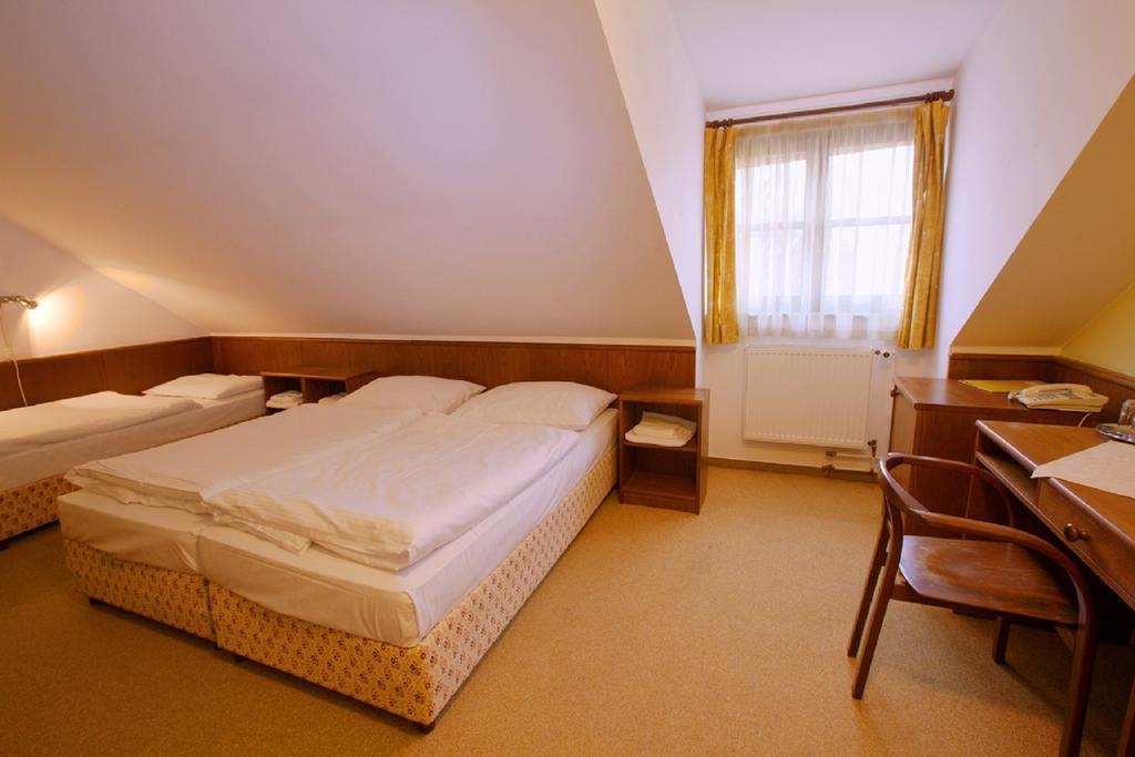Hotel Floret Prŭhonice Ngoại thất bức ảnh