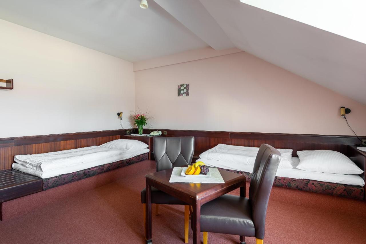 Hotel Floret Prŭhonice Ngoại thất bức ảnh